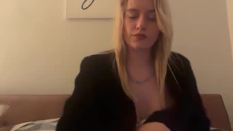 blondebunny999 online show from 02/09/26, 01:53