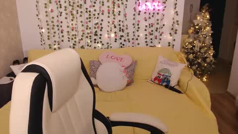 Snapshot of blondenatasha chatting on 12/12/24, 05:15 Natasha online show from 12/12/24, 05:15