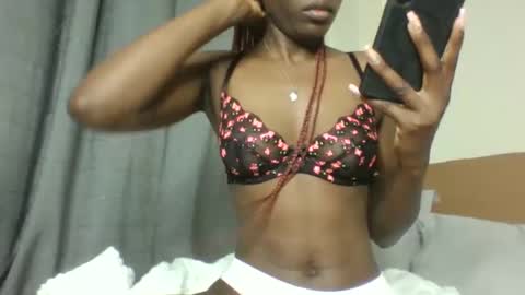 Snapshot of blondie_bebe chatting on 11/24/25, 02:22 Bebes online show from 11/24/25, 02:22