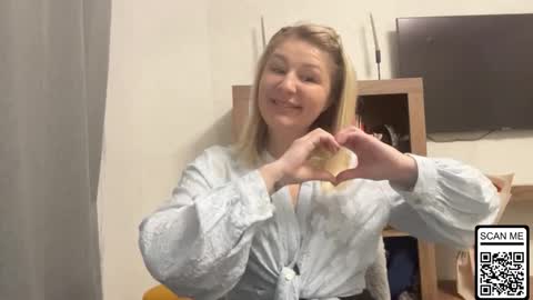 Snapshot of blondie_xoxoxo chatting on 12/22/25, 07:05 blondie_xoxoxo online show from 12/22/25, 07:05