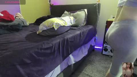 Snapshot of blondiebubblebooty chatting on 04/18/26, 12:42 Bubbles online show from 04/18/26, 12:42