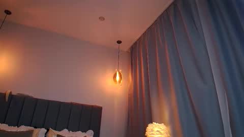 Mia online show from 12/02/25, 09:43