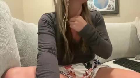 Snapshot of blondieslutt chatting on 12/03/25, 02:30 IM TRYNG online show from 12/03/25, 02:30