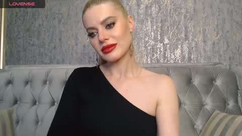 Snapshot of blondiestarxxx chatting on 01/11/25, 07:38 Helen online show from 01/11/25, 07:38