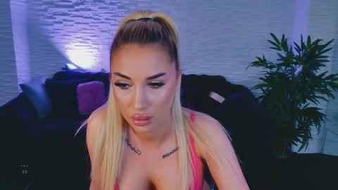 Kiki online show from 04/25/26, 07:11