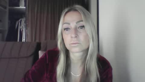 Snapshot of blondkitti chatting on 09/11/25, 06:57 Iren online show from 09/11/25, 06:57