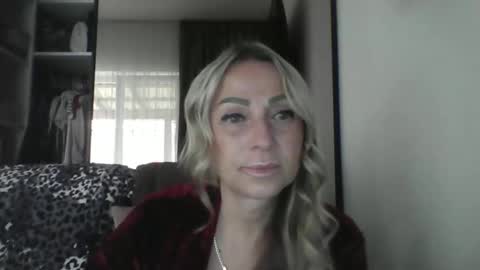 Snapshot of blondkitti chatting on 09/13/25, 09:20 Iren online show from 09/13/25, 09:20