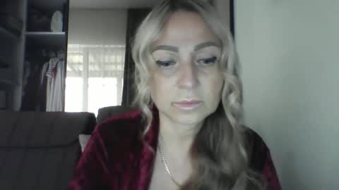Snapshot of blondkitti chatting on 09/15/25, 01:22 Iren online show from 09/15/25, 01:22