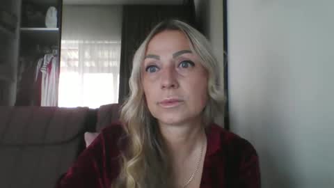 Snapshot of blondkitti chatting on 09/16/25, 07:31 Iren online show from 09/16/25, 07:31