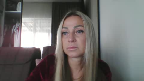 Snapshot of blondkitti chatting on 09/17/25, 07:54 Iren online show from 09/17/25, 07:54