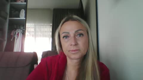 Snapshot of blondkitti chatting on 09/19/25, 09:43 Iren online show from 09/19/25, 09:43