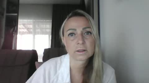 Snapshot of blondkitti chatting on 09/20/25, 08:59 Iren online show from 09/20/25, 08:59