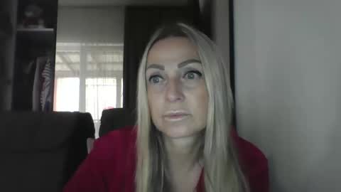 Snapshot of blondkitti chatting on 09/23/25, 09:01 Iren online show from 09/23/25, 09:01