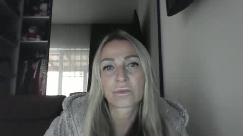 Snapshot of blondkitti chatting on 09/24/25, 11:13 Iren online show from 09/24/25, 11:13