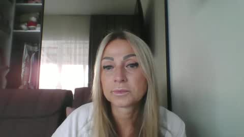 Snapshot of blondkitti chatting on 09/26/25, 09:35 Iren online show from 09/26/25, 09:35