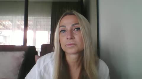 Snapshot of blondkitti chatting on 09/27/25, 08:41 Iren online show from 09/27/25, 08:41