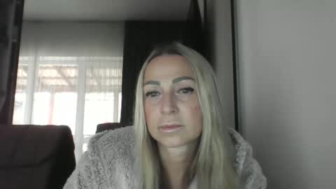 Snapshot of blondkitti chatting on 09/29/25, 09:47 Iren online show from 09/29/25, 09:47