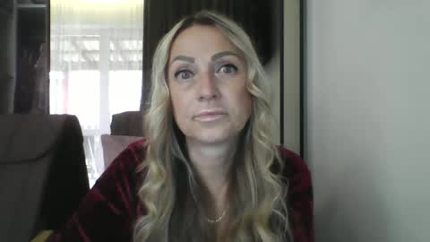 Snapshot of blondkitti chatting on 10/07/25, 08:11 Iren online show from 10/07/25, 08:11
