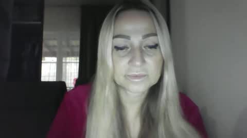 Snapshot of blondkitti chatting on 10/11/25, 02:37 Iren online show from 10/11/25, 02:37