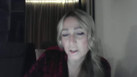 Snapshot of blondkitti chatting on 10/15/25, 08:58 Iren online show from 10/15/25, 08:58