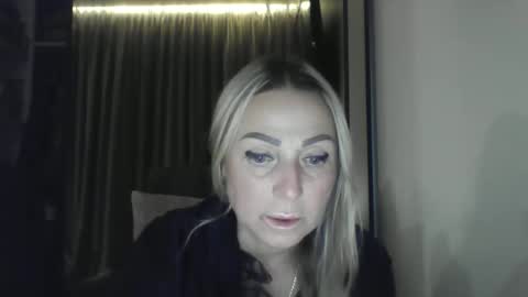 Snapshot of blondkitti chatting on 10/17/25, 07:38 Iren online show from 10/17/25, 07:38