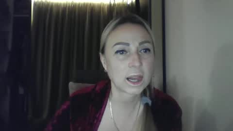 Snapshot of blondkitti chatting on 10/18/25, 06:41 Iren online show from 10/18/25, 06:41
