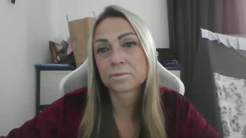 Snapshot of blondkitti chatting on 10/23/25, 08:46 Iren online show from 10/23/25, 08:46