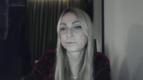 Snapshot of blondkitti chatting on 10/27/25, 08:24 Iren online show from 10/27/25, 08:24