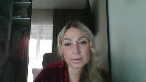 Snapshot of blondkitti chatting on 11/01/25, 08:27 Iren online show from 11/01/25, 08:27
