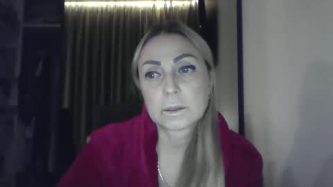 Snapshot of blondkitti chatting on 11/06/25, 03:02 Iren online show from 11/06/25, 03:02