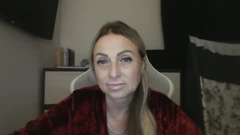 Snapshot of blondkitti chatting on 11/07/25, 05:35 Iren online show from 11/07/25, 05:35