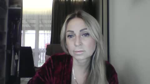 Snapshot of blondkitti chatting on 11/08/25, 10:04 Iren online show from 11/08/25, 10:04