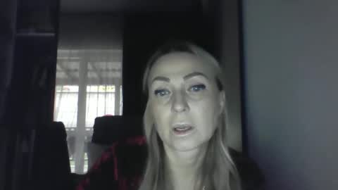 Snapshot of blondkitti chatting on 11/11/25, 09:20 Iren online show from 11/11/25, 09:20