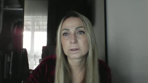 Snapshot of blondkitti chatting on 11/14/25, 08:57 Iren online show from 11/14/25, 08:57