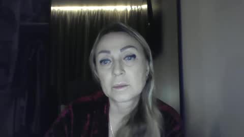 Snapshot of blondkitti chatting on 11/21/25, 07:12 Iren online show from 11/21/25, 07:12