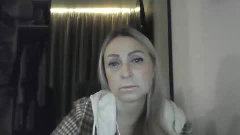 Snapshot of blondkitti chatting on 11/24/25, 07:02 Iren online show from 11/24/25, 07:02