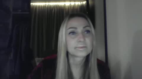 Snapshot of blondkitti chatting on 11/26/25, 05:36 Iren online show from 11/26/25, 05:36