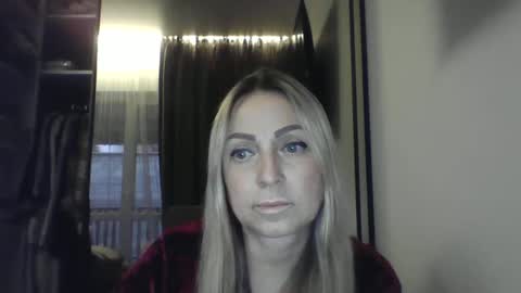 Snapshot of blondkitti chatting on 12/01/25, 01:27 Iren online show from 12/01/25, 01:27