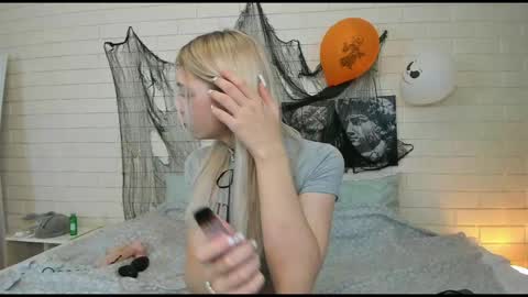 blondy_fina online show from 10/30/25, 04:47