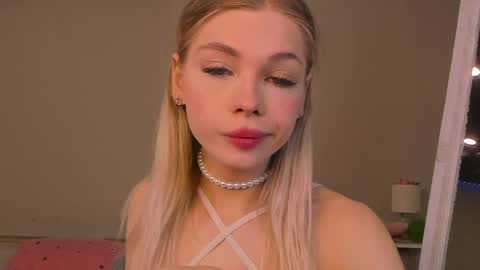 Snapshot of blondy_fina chatting on 05/13/26, 04:54 blondy_fina online show from 05/13/26, 04:54