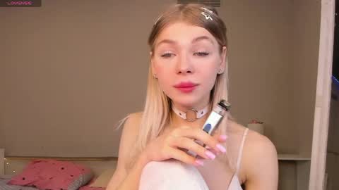 Snapshot of blondy_fina chatting on 05/24/26, 04:28 blondy_fina online show from 05/24/26, 04:28