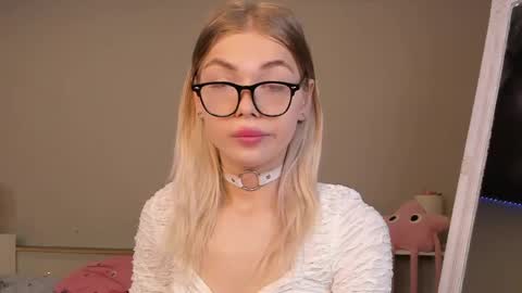 Snapshot of blondy_fina chatting on 06/07/26, 04:27 blondy_fina online show from 06/07/26, 04:27
