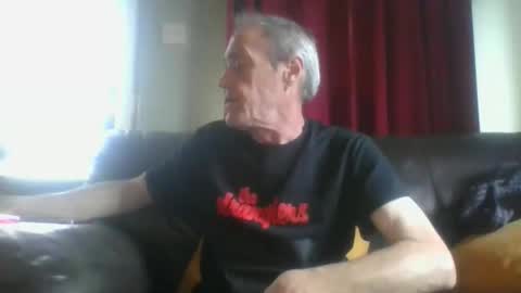 Snapshot of bloody52 chatting on 01/18/26, 01:59 bloody52 online show from 01/18/26, 01:59