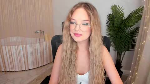 Sophia online show from 01/15/25, 11:43