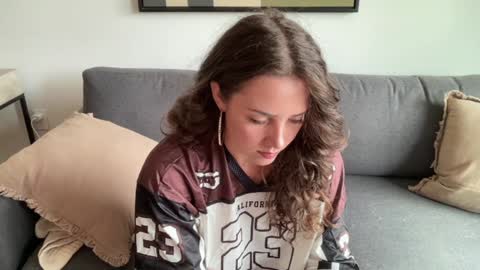 Snapshot of bloomyogi chatting on 09/21/25, 06:31 Emma Bloom online show from 09/21/25, 06:31