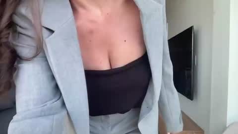 Emma Bloom online show from 06/19/26, 09:40