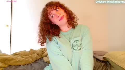 Blow Kiss Bunny online show from 04/03/26, 07:12