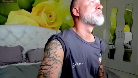 Snapshot of blowmyxxl chatting on 10/21/25, 06:58 Nico online show from 10/21/25, 06:58