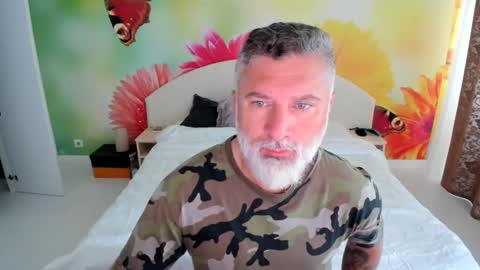 Snapshot of blowmyxxl chatting on 11/13/25, 06:23 Nico online show from 11/13/25, 06:23