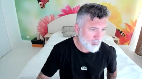 Snapshot of blowmyxxl chatting on 11/16/25, 11:38 Nico online show from 11/16/25, 11:38